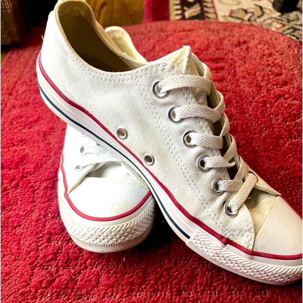 Converse white size 8